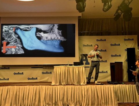 Dr. Dainius Razukevičius. Burnos, žandikaulių chirurgas. Implantai. Implantacija. Implantavimas. Žandikaulio operacijos.